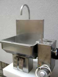 zidni-lavabo-bez-noge-i-sterilizator-188x250 zidni lavabo